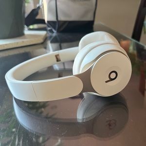 White Beats Solo Pro
